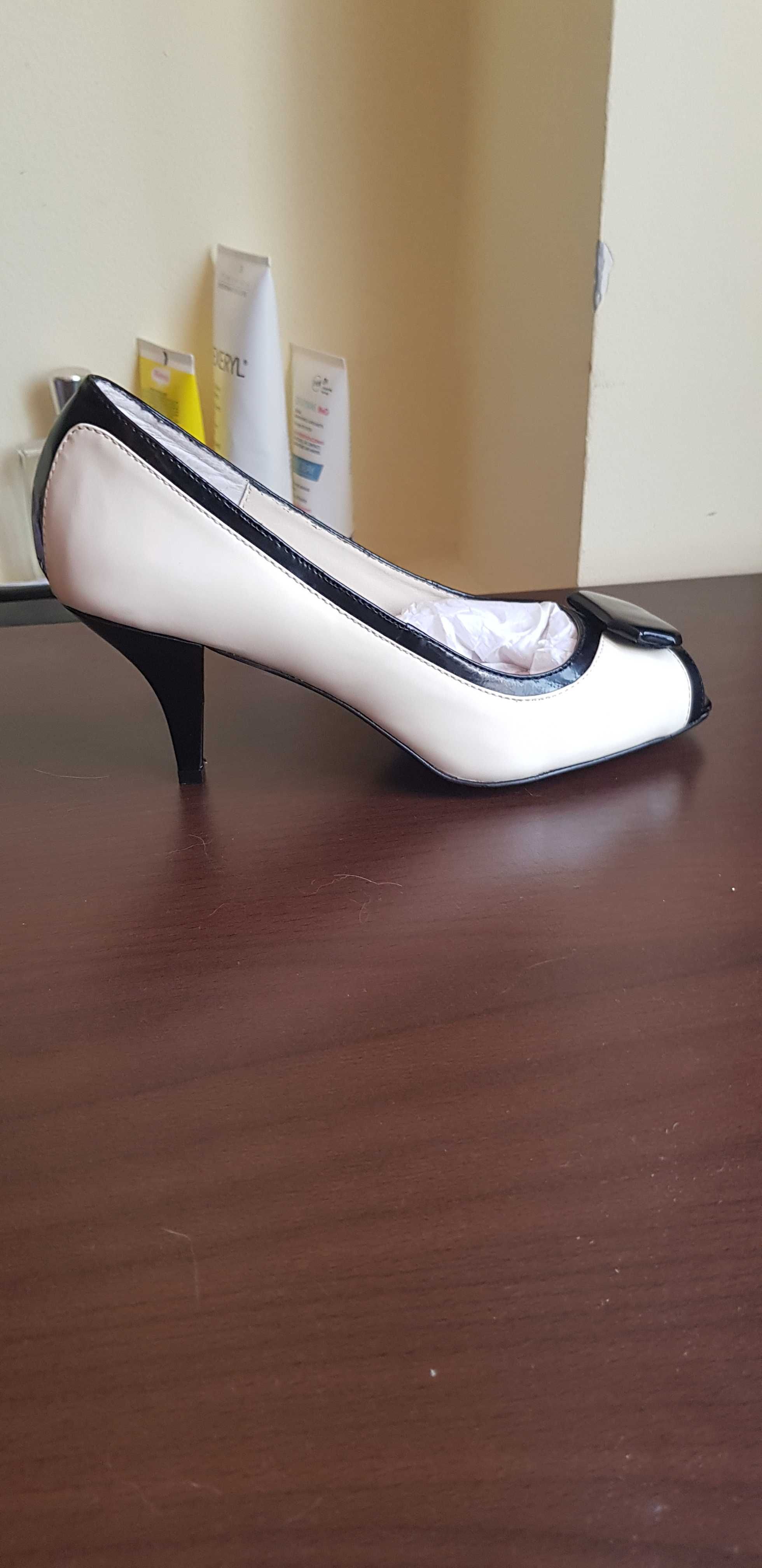 Sandale cu toc MINELLI marimea 37 Galati OLX.ro