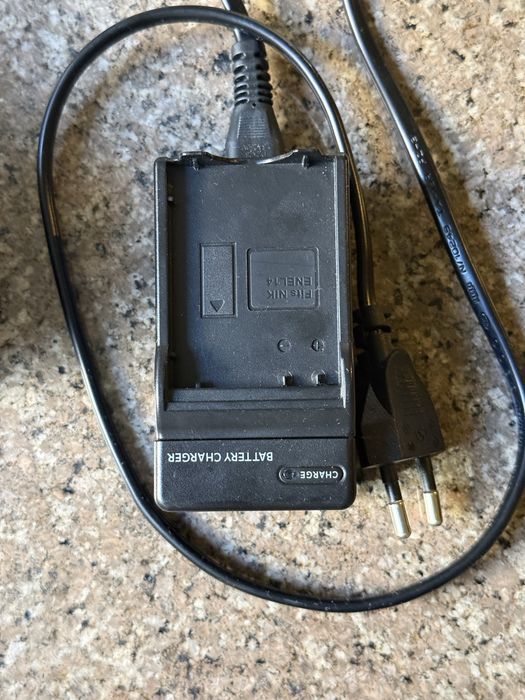 Продам фотокамеру Nikon D3500