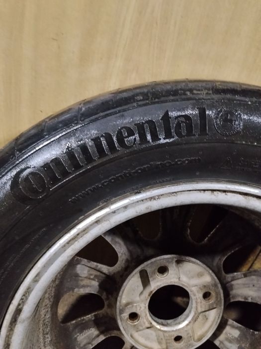 Литой легкосплавный диск вместе с летней шиной