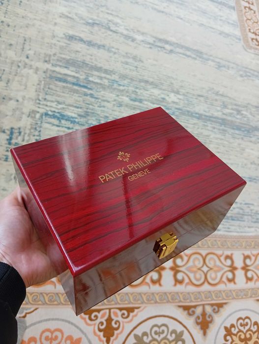 Продам часы Patek Phillips nautilus мужские часы