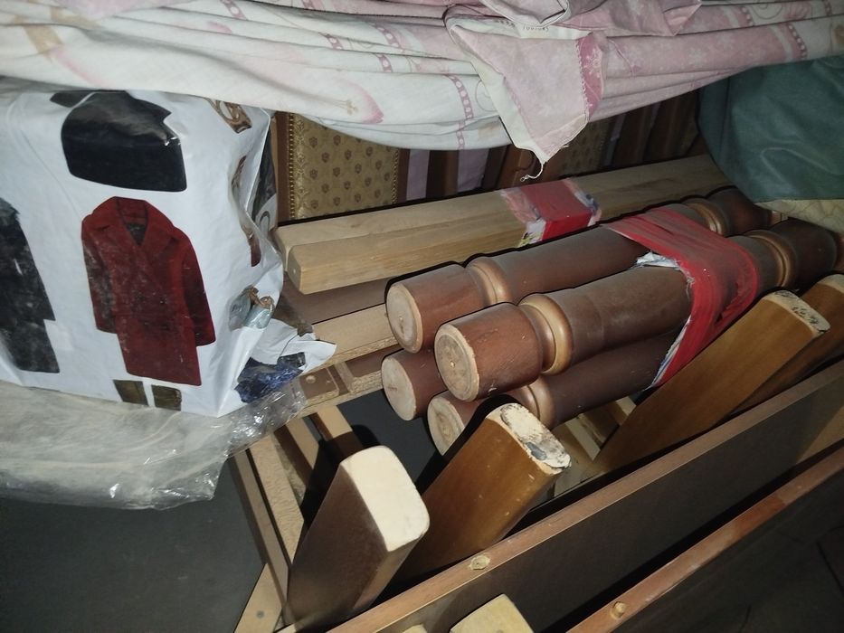 Stol stul sotiladi Srochna 8 ta stul stol xontaxta bo‘ladi