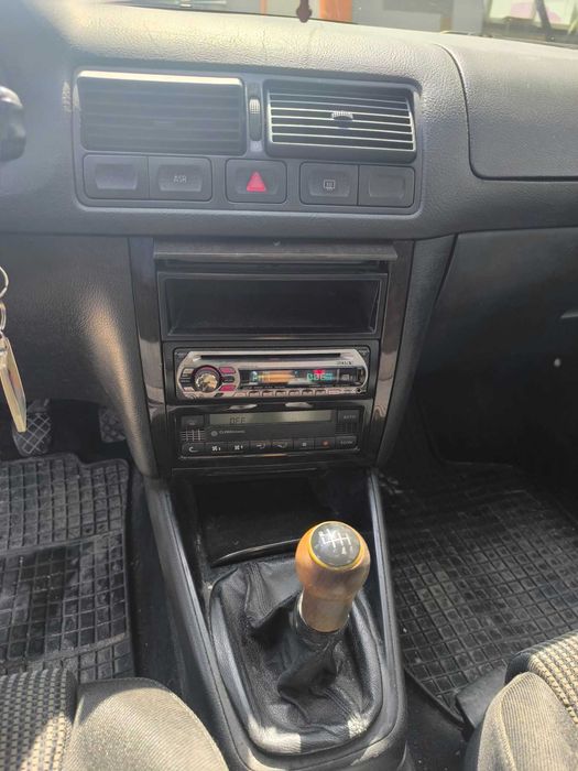 Автомобил Фолксваген Голф