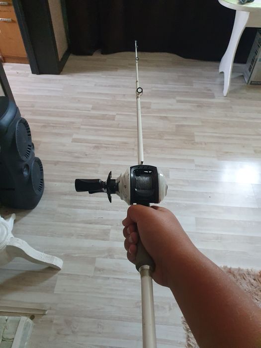 Кастинговый спиннинг в сборе