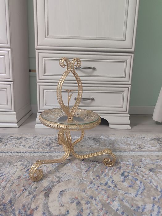 Разные посуды для гостей