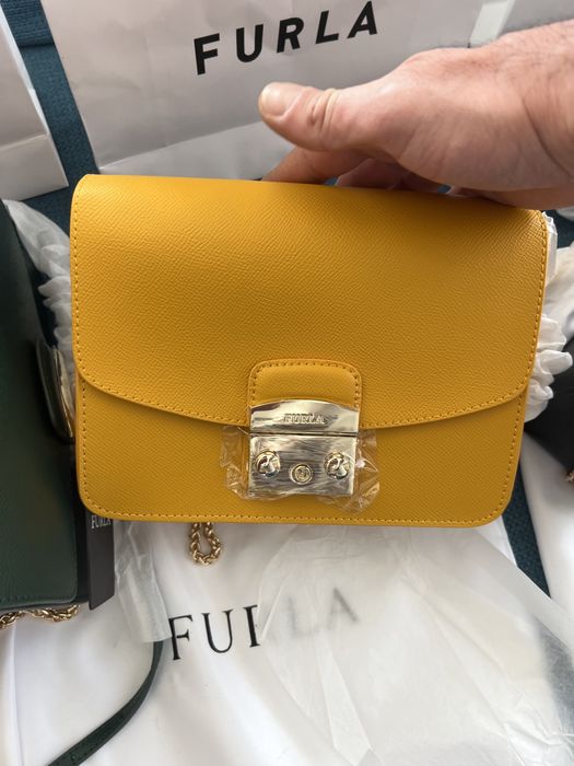 Furla Metropolis M Crossbody.Със сериен номер,етикети