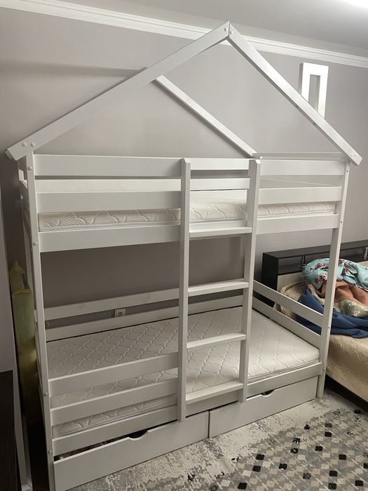 Детская кровать с матрасом