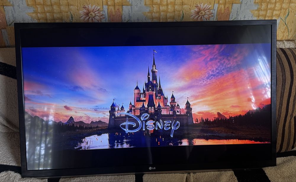 Продам телевизор LG , 119 диоганаль .