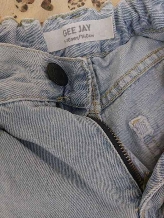 Продам джинсы на мальчика
