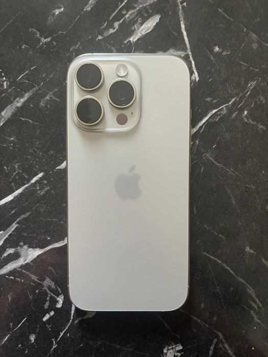 Vând iphone 16 pro