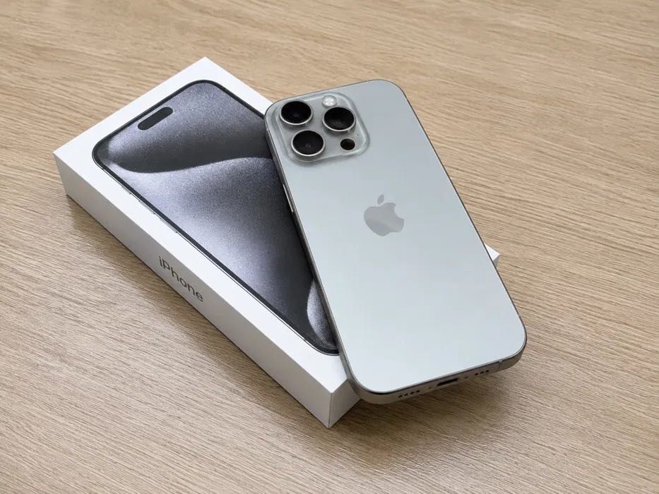 Vând IPhone 15 PRO