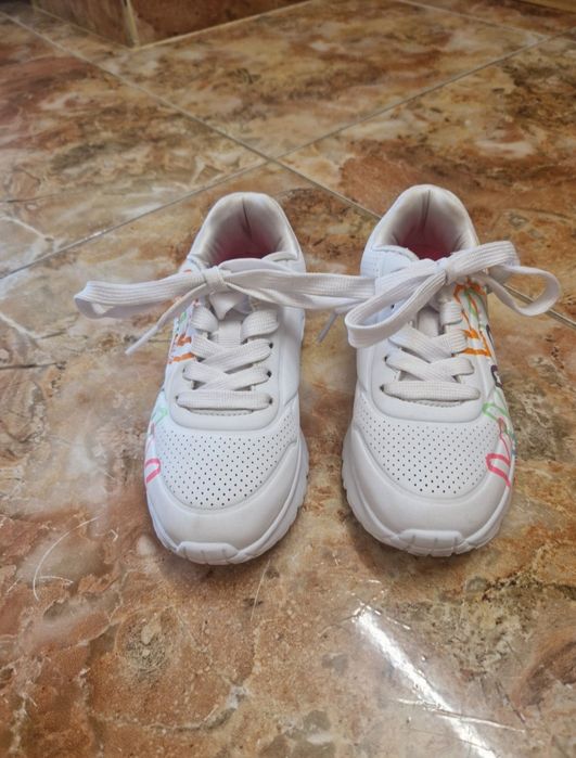 2 perechi Adidasi Skechers