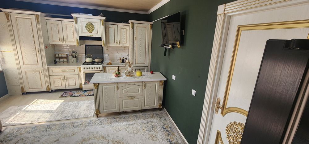 Продаётся квартира 4 комнатная