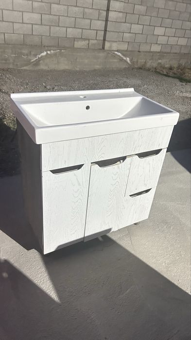 Стол кресло умывальник