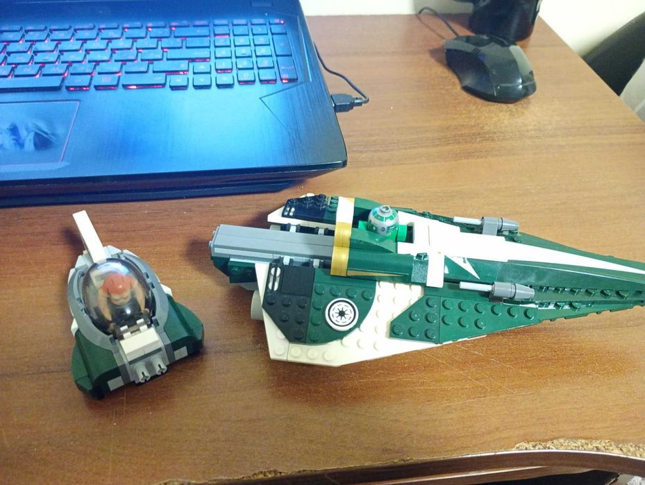 LEGO Star Wars Saesee Tiin's Jedi Starfighter 9498