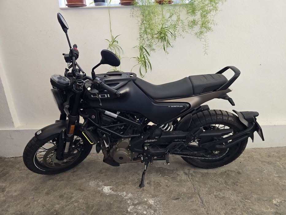 Husqvarna svartpilen 401 (ca noua)