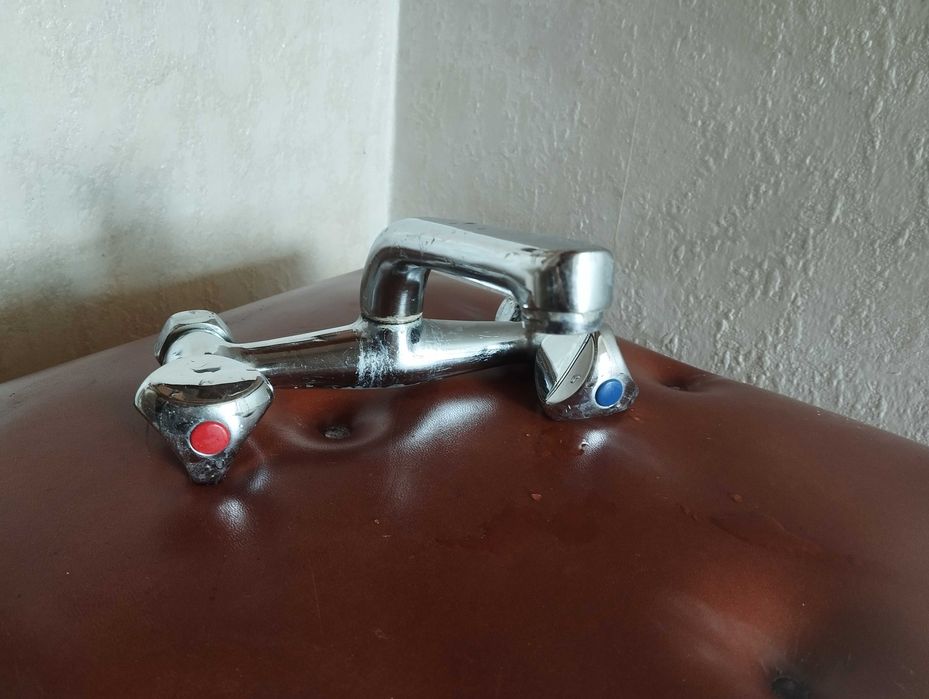 Смесител за стена