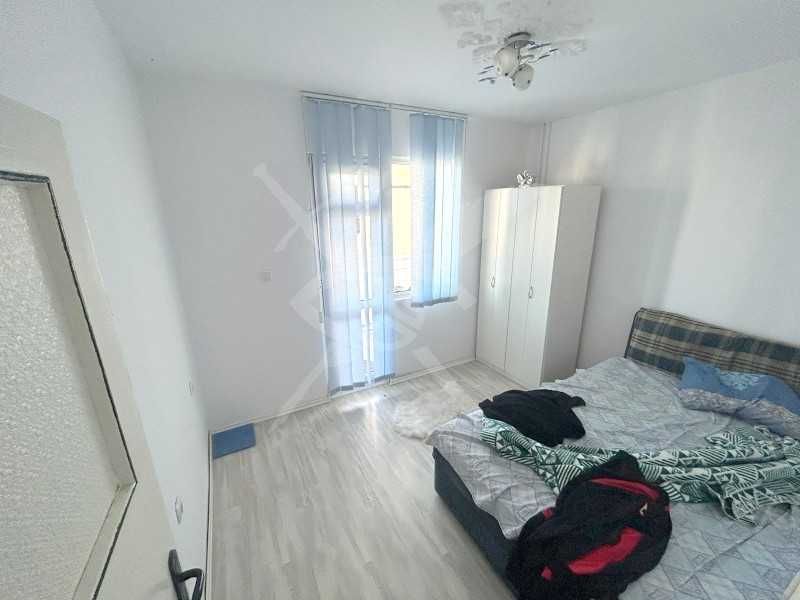 Продава се Многостаен апартамент в Бургас, Възраждане - 100 кв.м за 1097 €/кв.м - Снимка #1