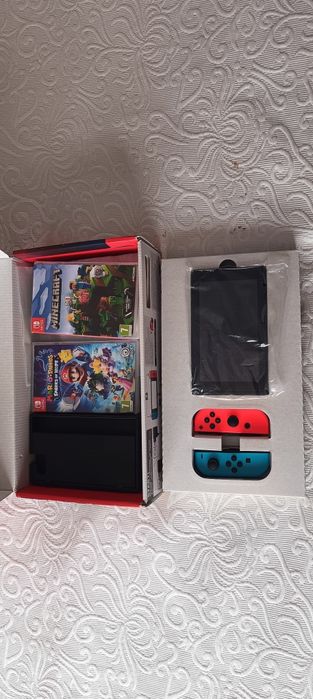 Nintendo Switch + Mario Rabbids Sparks of Hope + Minecraft