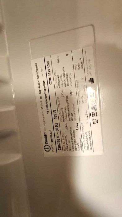 Холодильник Indesit SB185.027 белый