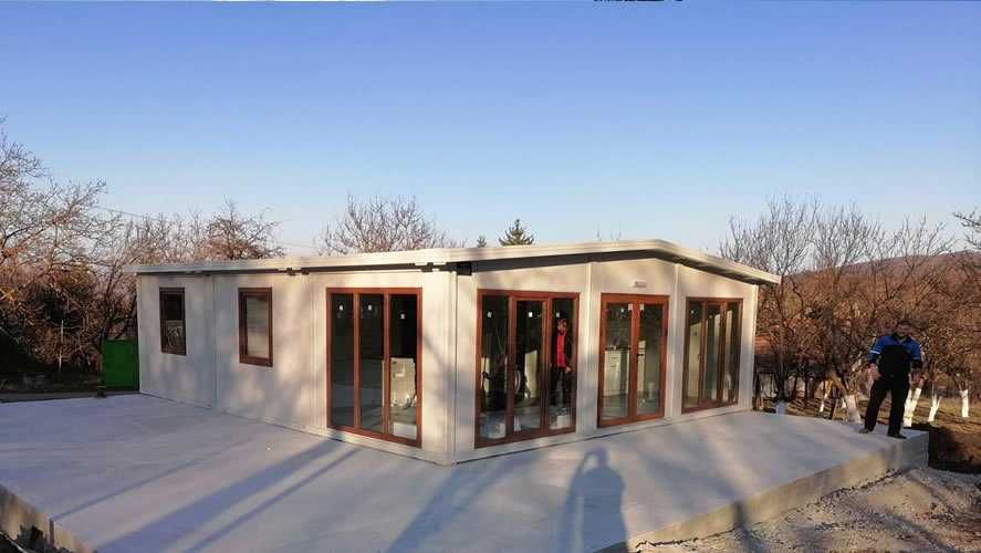 Casa Modulara, Garaje Auto si Containere stil birou din structura metalica si panou sandwich termoizolant