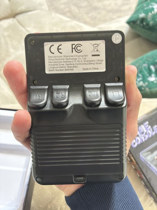 Negociabil Consola retro R36s