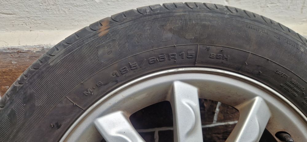 Оригинални алуминиеви джанти Рено 15" с гуми