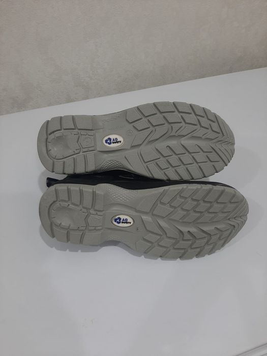 Продаю спец ботинки зимний