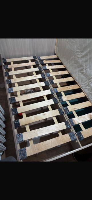 Продам двуспальную кровать