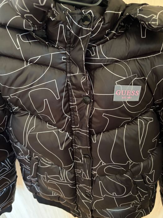 Нова зимно яке на Guess