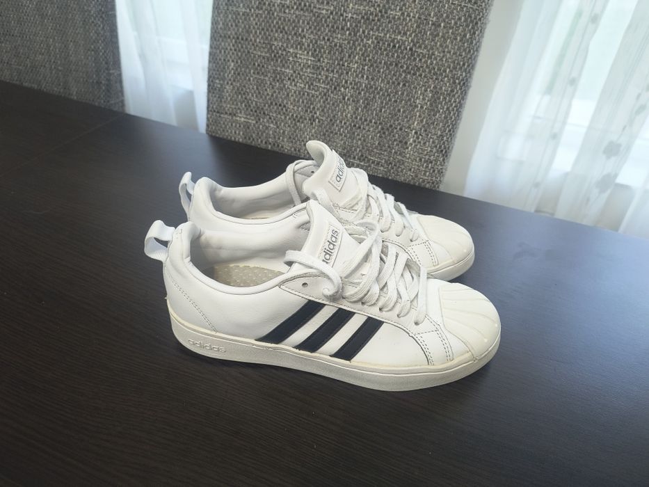 Adidas  snekears