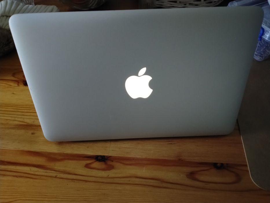 MacBook Air 11” (Mid 2013) – Stare bună
Vând MacBook Air 11 inch (Mid