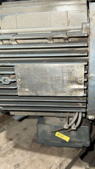 Motor electric trifazat cu reductor, 1.5kW 122rpm 380V