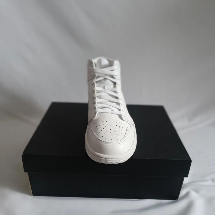 Jordan 1 triple white