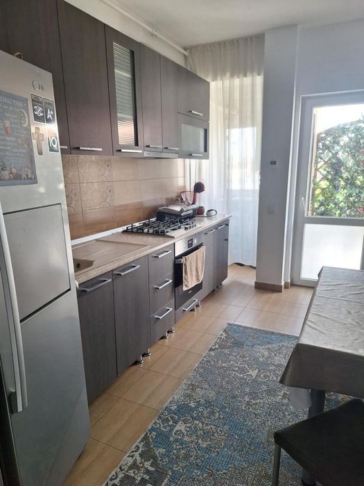 Vand apartament 2 camere in Cartierul latin(zona de case)