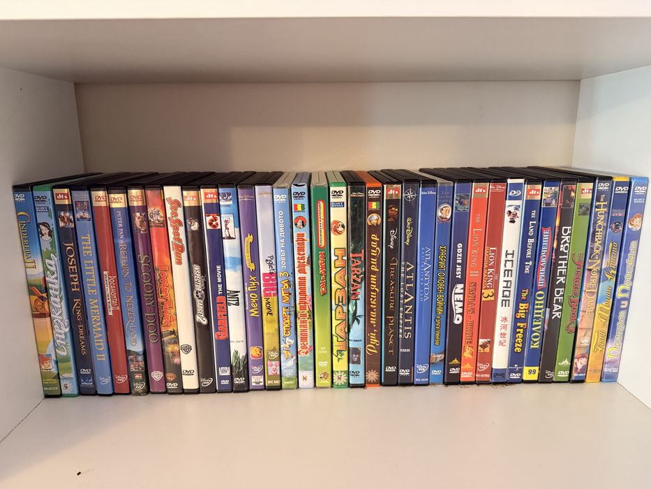 Компакт дискове с детски филмчета