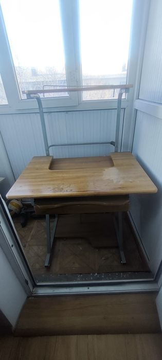 стол для учебы и работ