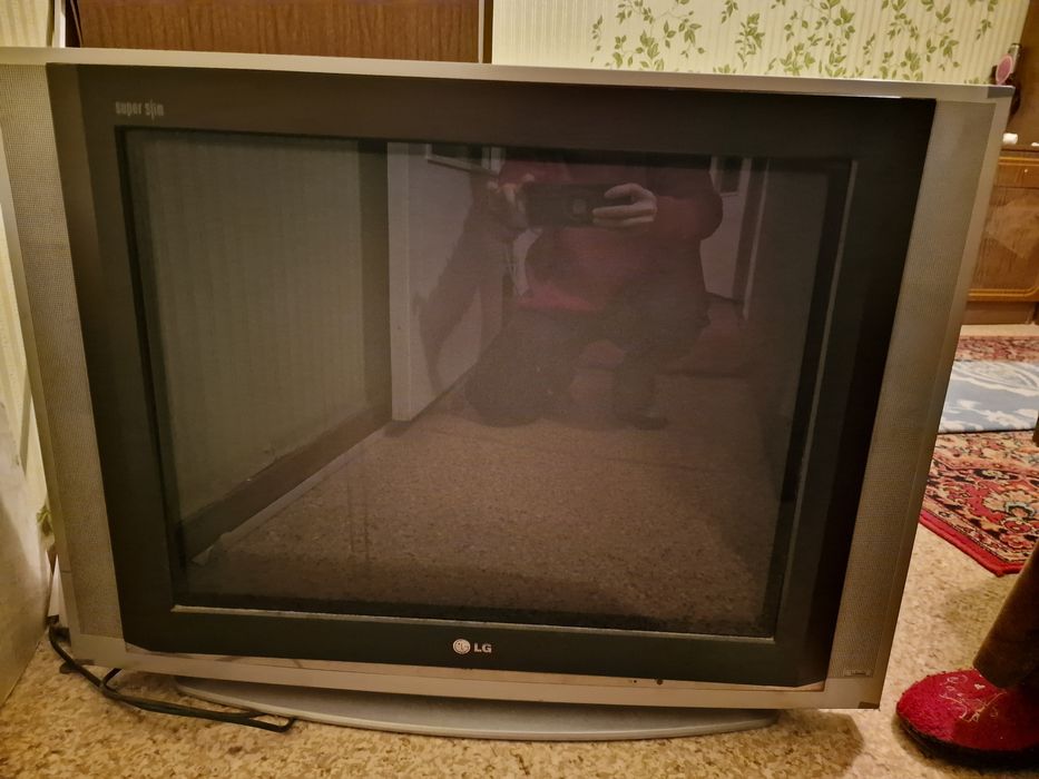 Телевизор LG большой надёжный 5 тысяч самовывоз