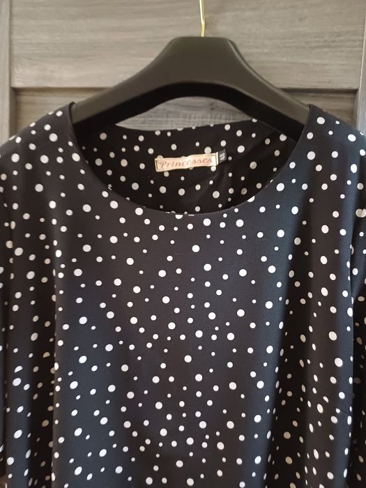 Продам платье в черное в горошек