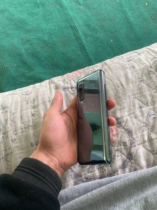 Samsung fold 5g yaxsh holatda