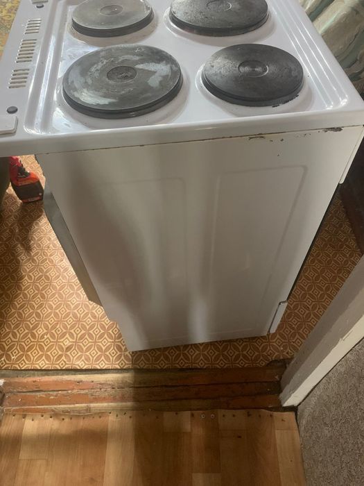 Духовка / плитка / печка  + 2 листа ( подноса )