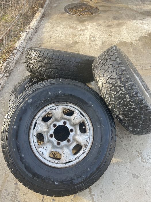 Шины с дисками на пикап