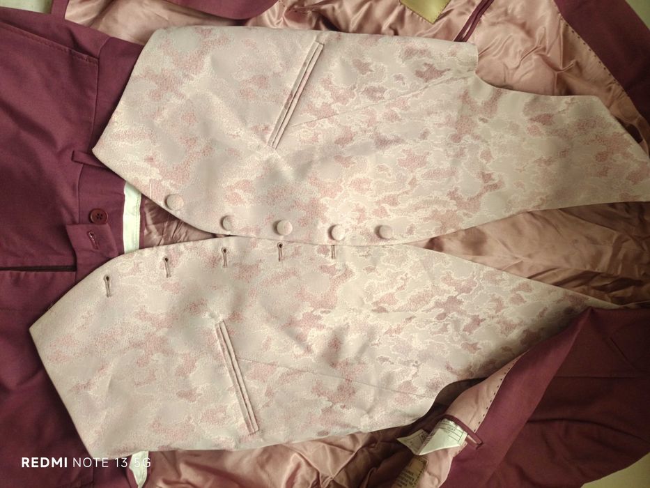 Rochie de mireasa stil prințesă/A-line cu cerc+ Costum Ginerica vișiniu mărimea M.
