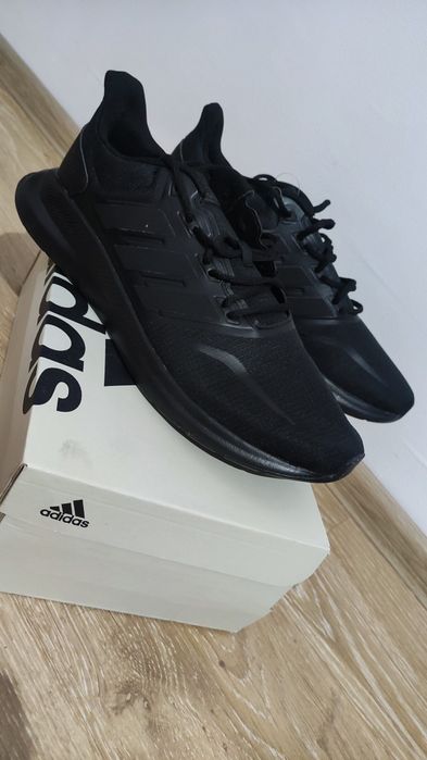 Продам кроссовки Adidas