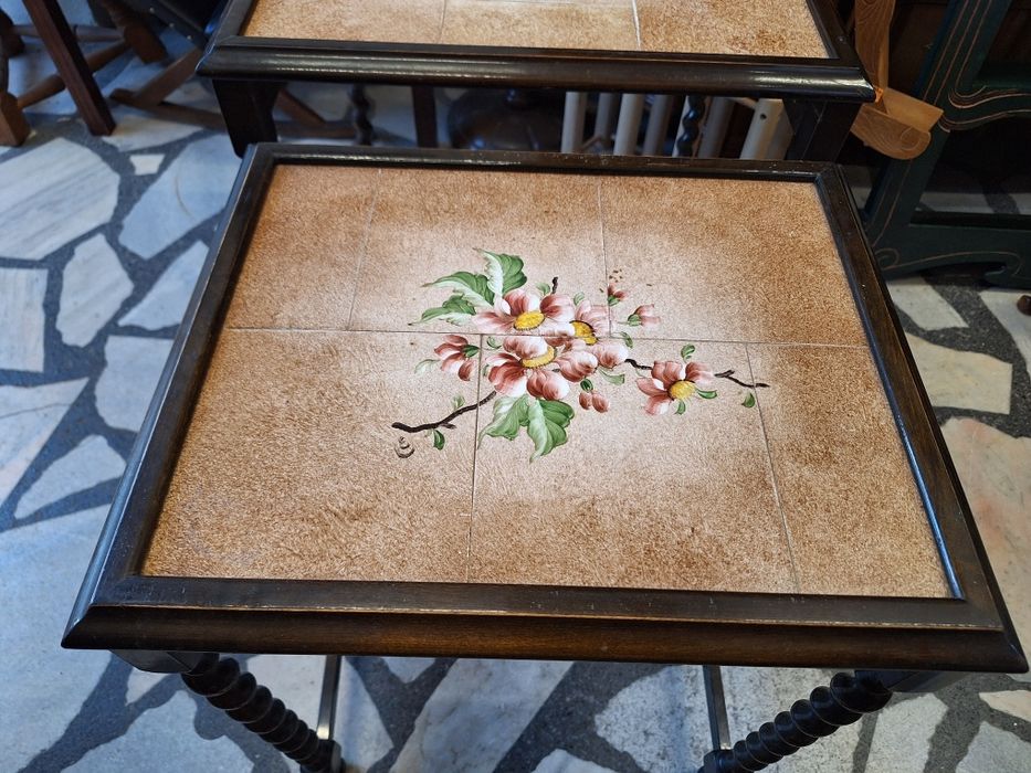 К - т три помощни масички с плочки