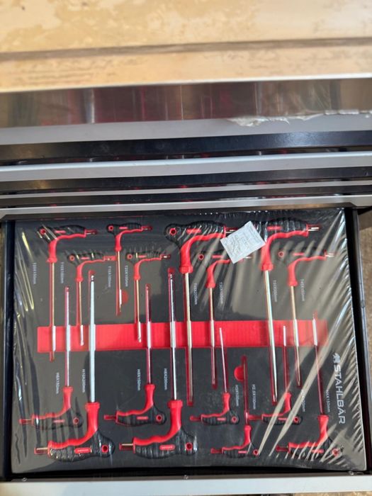 Dulap cu scule cu livrare in toata tara