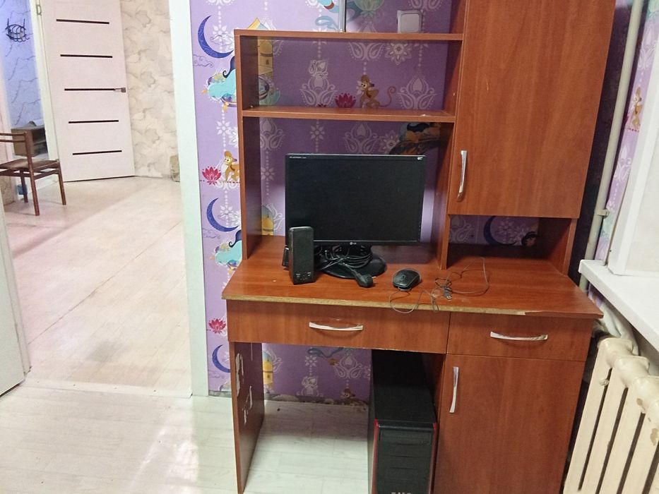 Компьютер с столиком