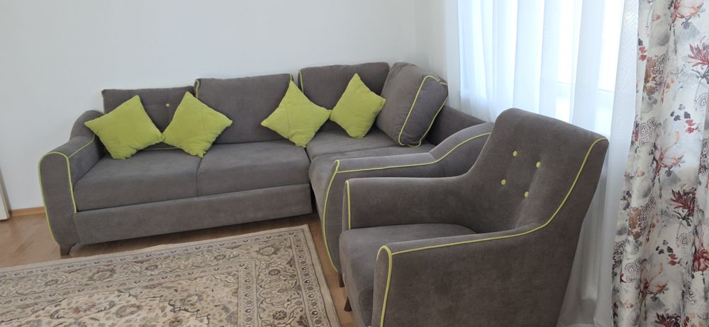 Угловой диван и кресло