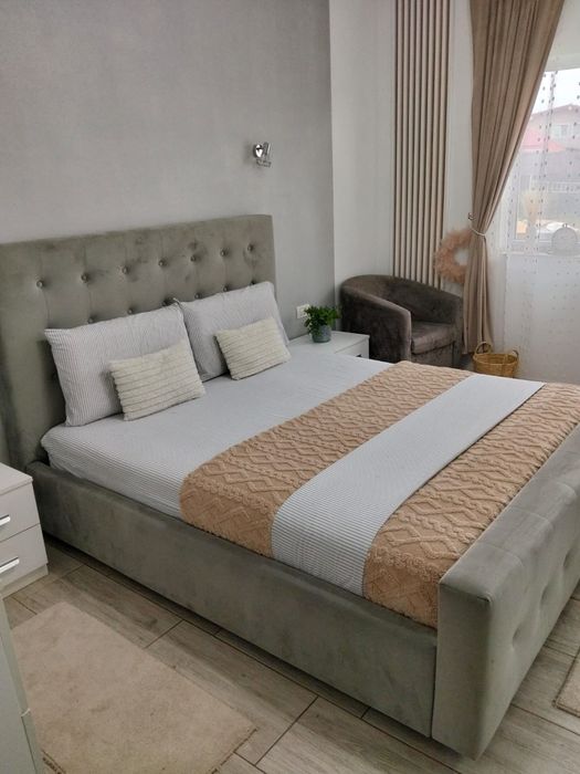 Pat tapițat matrimonial