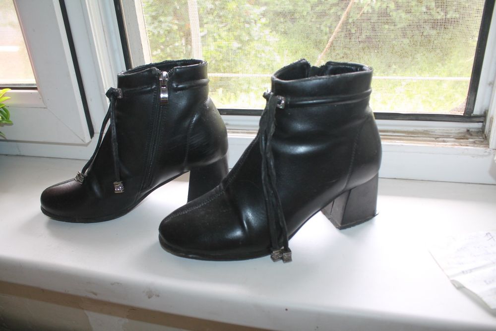 Черные классические женские сапожки