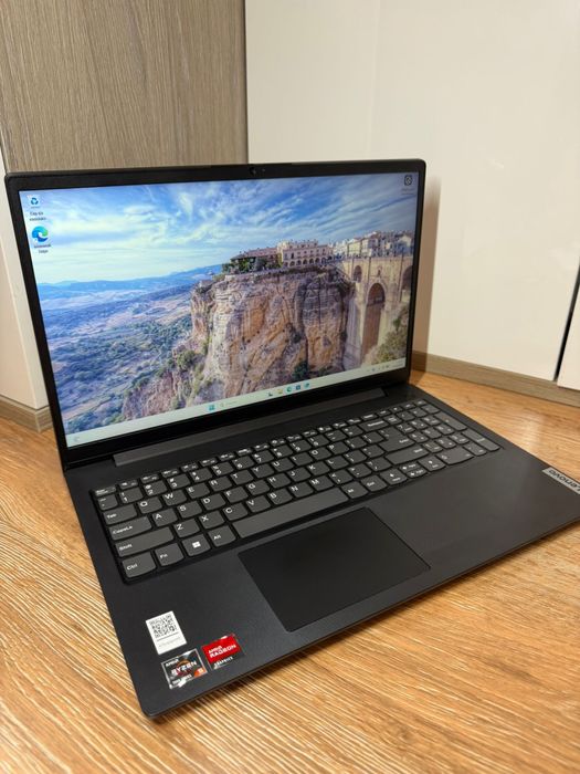 Laptop Lenovo V15 G4 AMN - Amd Ryzen 5 7520U / 8 RAM / 512 SSD